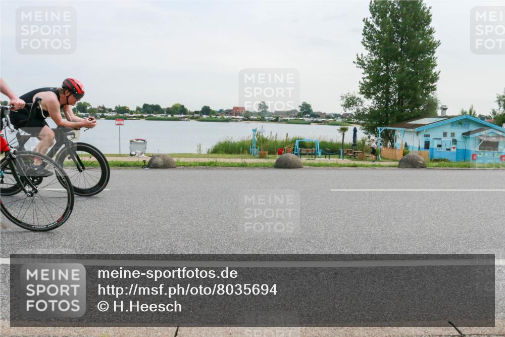 15.06.2025 - 27. Vierlanden-Triathlon H.Heesch http://msf.ph/oto/8035694 15.06.2025 10:45:28 Radfahren 183, 252, 321, 349, 395, 413, 442 meine-sportfotos.de