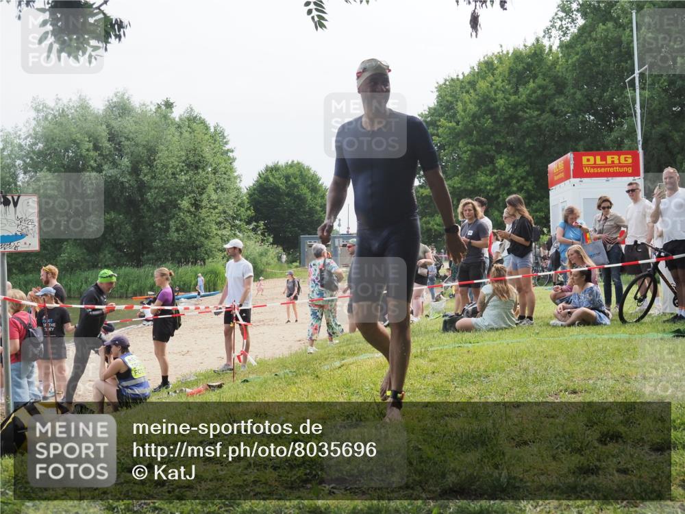 21.06.2025 - 27. Vierlanden-Triathlon KatJ http://msf.ph/oto/8035696 15.06.2025 11:20:34 Schwimmen 838, 890, 926, 969 meine-sportfotos.de