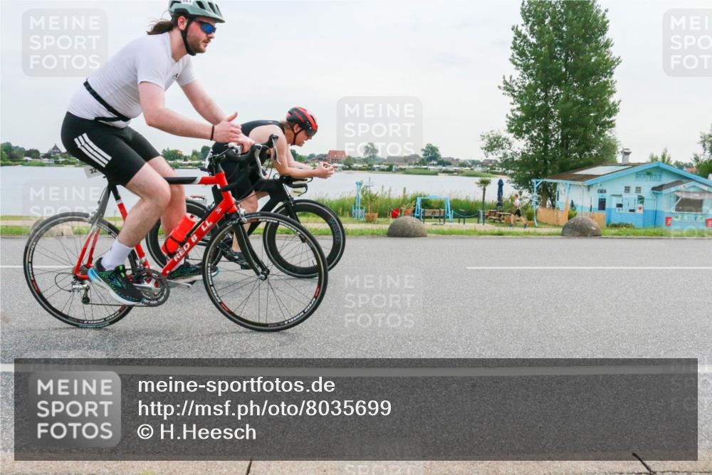15.06.2025 - 27. Vierlanden-Triathlon H.Heesch http://msf.ph/oto/8035699 15.06.2025 10:45:28 Radfahren 183, 252, 321, 349, 395, 413, 442 meine-sportfotos.de