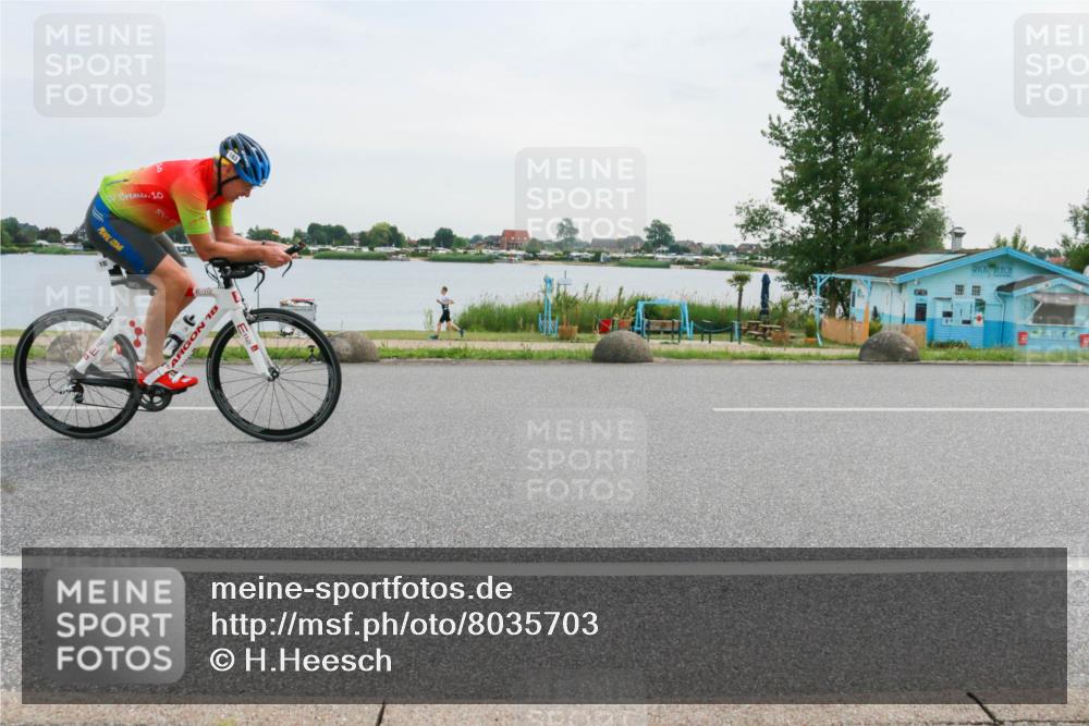 15.06.2025 - 27. Vierlanden-Triathlon H.Heesch http://msf.ph/oto/8035703 15.06.2025 10:45:31 Radfahren 183, 252, 321, 395, 413, 415, 442 meine-sportfotos.de