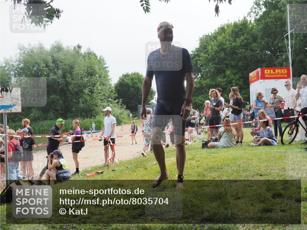 21.06.2025 - 27. Vierlanden-Triathlon KatJ http://msf.ph/oto/8035704 15.06.2025 11:20:34 Schwimmen 838, 890, 926, 969 meine-sportfotos.de
