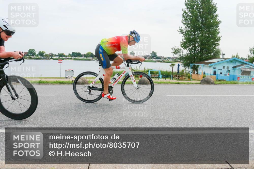 15.06.2025 - 27. Vierlanden-Triathlon H.Heesch http://msf.ph/oto/8035707 15.06.2025 10:45:32 Radfahren 183, 252, 321, 415, 442 meine-sportfotos.de