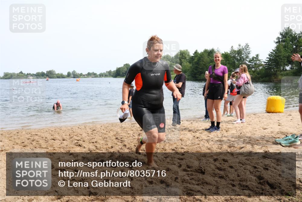 21.06.2025 - 27. Vierlanden-Triathlon Lena Gebhardt http://msf.ph/oto/8035716 15.06.2025 11:23:55 Schwimmen 903, 955, 956, 959 meine-sportfotos.de