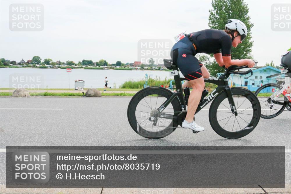 15.06.2025 - 27. Vierlanden-Triathlon H.Heesch http://msf.ph/oto/8035719 15.06.2025 10:45:32 Radfahren 183, 252, 321, 415, 442 meine-sportfotos.de