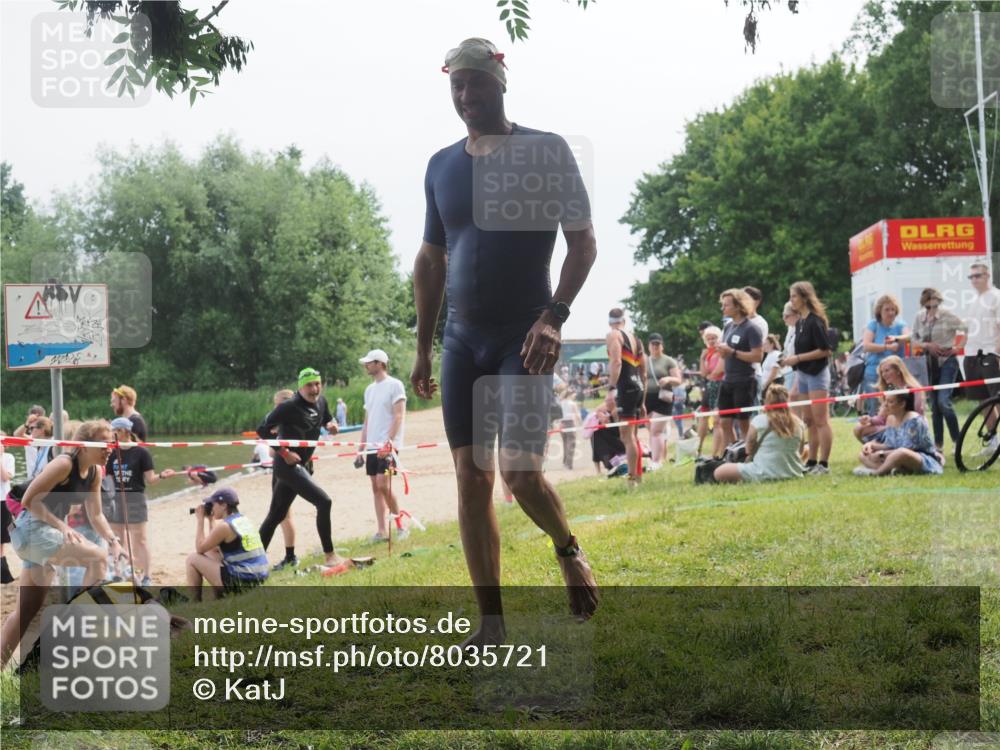 21.06.2025 - 27. Vierlanden-Triathlon KatJ http://msf.ph/oto/8035721 15.06.2025 11:20:35 Schwimmen 838, 890, 969 meine-sportfotos.de