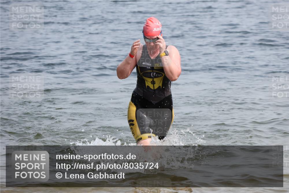 21.06.2025 - 27. Vierlanden-Triathlon Lena Gebhardt http://msf.ph/oto/8035724 15.06.2025 11:23:57 Schwimmen 903, 955, 959 meine-sportfotos.de