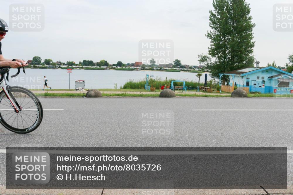 15.06.2025 - 27. Vierlanden-Triathlon H.Heesch http://msf.ph/oto/8035726 15.06.2025 10:45:34 Radfahren 81, 183, 252, 415 meine-sportfotos.de