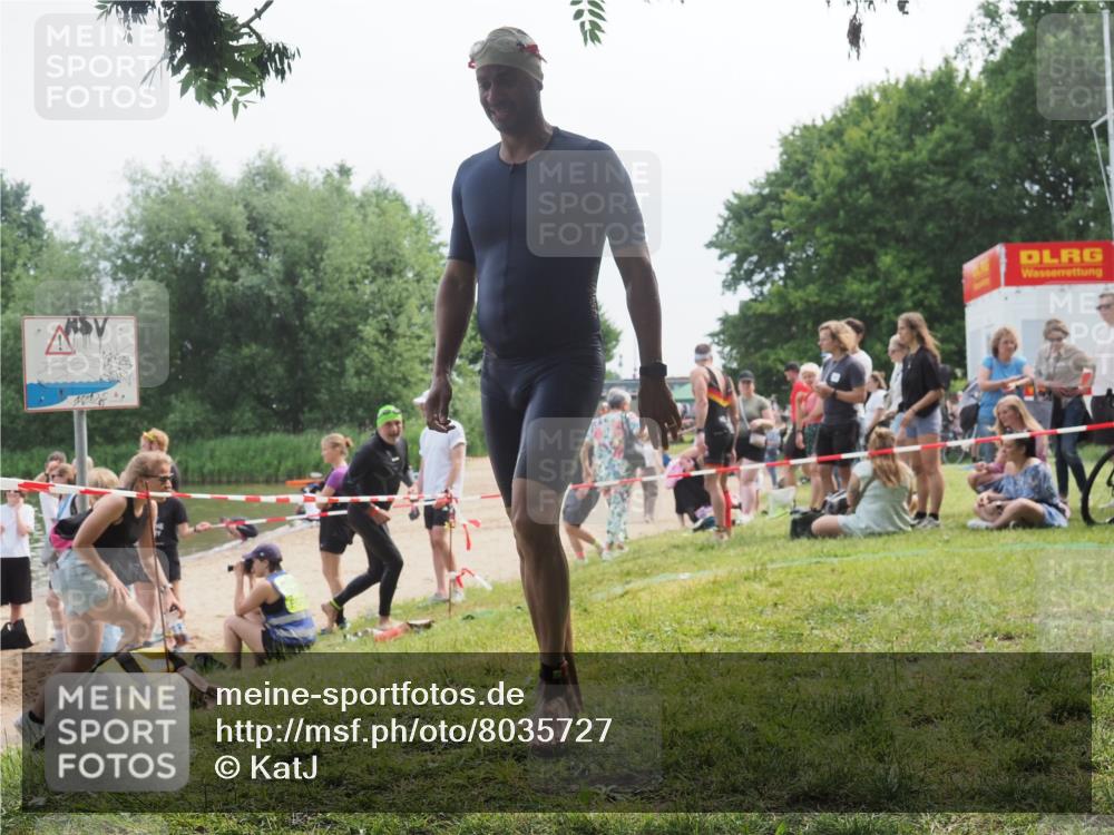21.06.2025 - 27. Vierlanden-Triathlon KatJ http://msf.ph/oto/8035727 15.06.2025 11:20:35 Schwimmen 838, 890, 969 meine-sportfotos.de