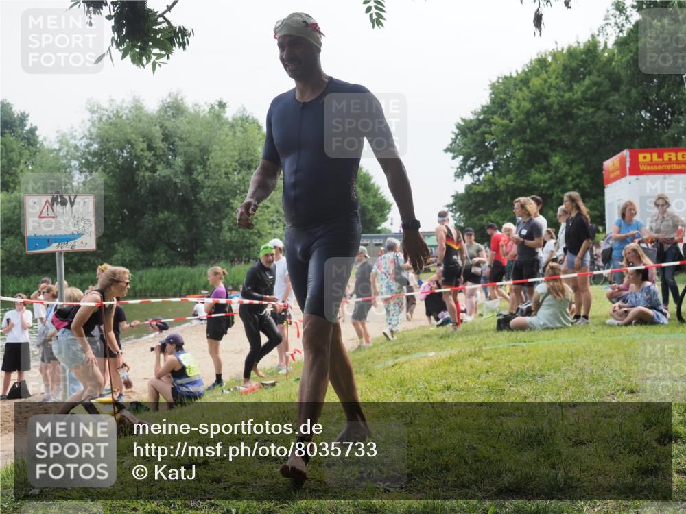 21.06.2025 - 27. Vierlanden-Triathlon KatJ http://msf.ph/oto/8035733 15.06.2025 11:20:35 Schwimmen 838, 890, 969 meine-sportfotos.de