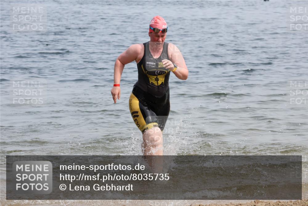21.06.2025 - 27. Vierlanden-Triathlon Lena Gebhardt http://msf.ph/oto/8035735 15.06.2025 11:23:59 Schwimmen 903, 955, 959 meine-sportfotos.de