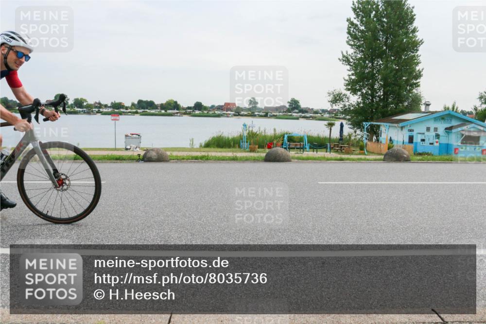 15.06.2025 - 27. Vierlanden-Triathlon H.Heesch http://msf.ph/oto/8035736 15.06.2025 10:45:38 Radfahren 81, 84, 415 meine-sportfotos.de