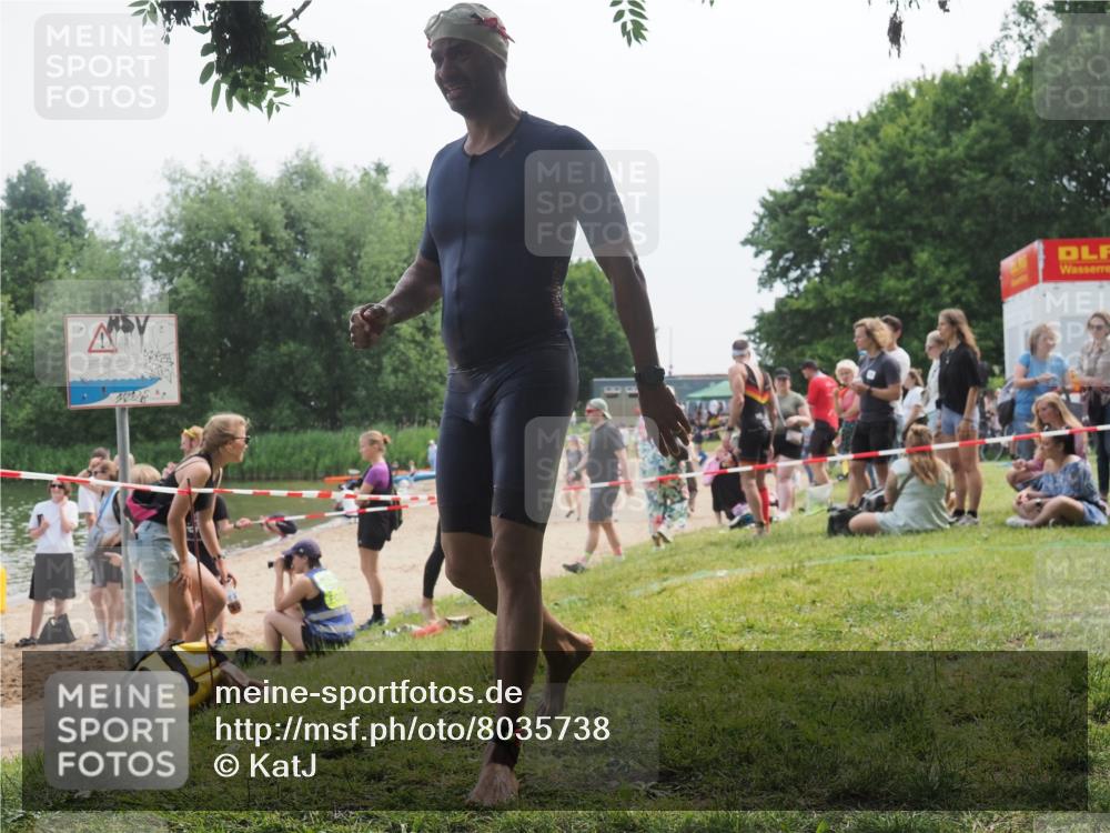 21.06.2025 - 27. Vierlanden-Triathlon KatJ http://msf.ph/oto/8035738 15.06.2025 11:20:35 Schwimmen 838, 890, 969 meine-sportfotos.de