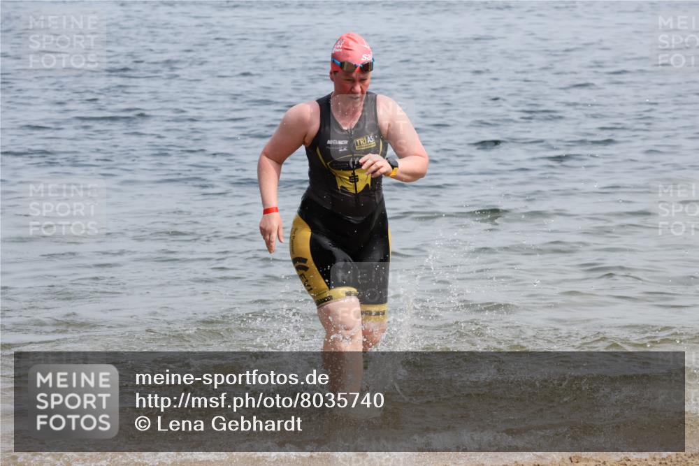 21.06.2025 - 27. Vierlanden-Triathlon Lena Gebhardt http://msf.ph/oto/8035740 15.06.2025 11:23:59 Schwimmen 903, 955, 959 meine-sportfotos.de