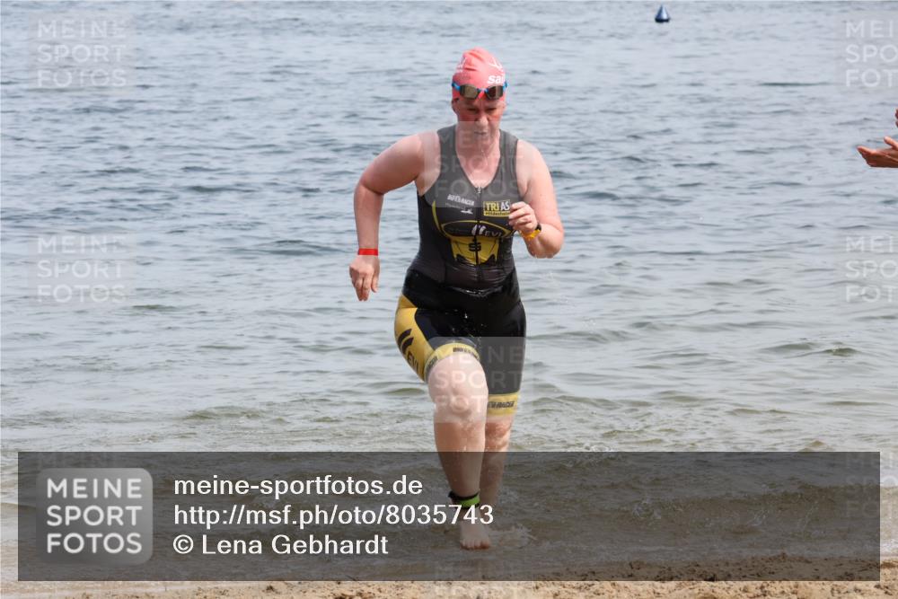21.06.2025 - 27. Vierlanden-Triathlon Lena Gebhardt http://msf.ph/oto/8035743 15.06.2025 11:23:59 Schwimmen 903, 955, 959 meine-sportfotos.de