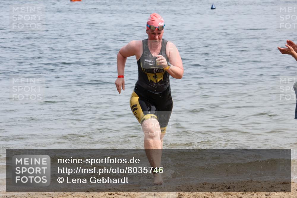 21.06.2025 - 27. Vierlanden-Triathlon Lena Gebhardt http://msf.ph/oto/8035746 15.06.2025 11:23:59 Schwimmen 903, 955, 959 meine-sportfotos.de