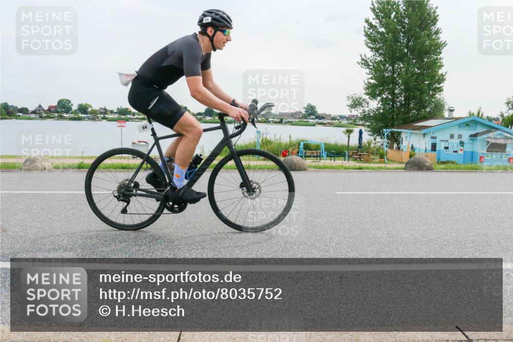 15.06.2025 - 27. Vierlanden-Triathlon H.Heesch http://msf.ph/oto/8035752 15.06.2025 10:45:41 Radfahren 81, 84 meine-sportfotos.de