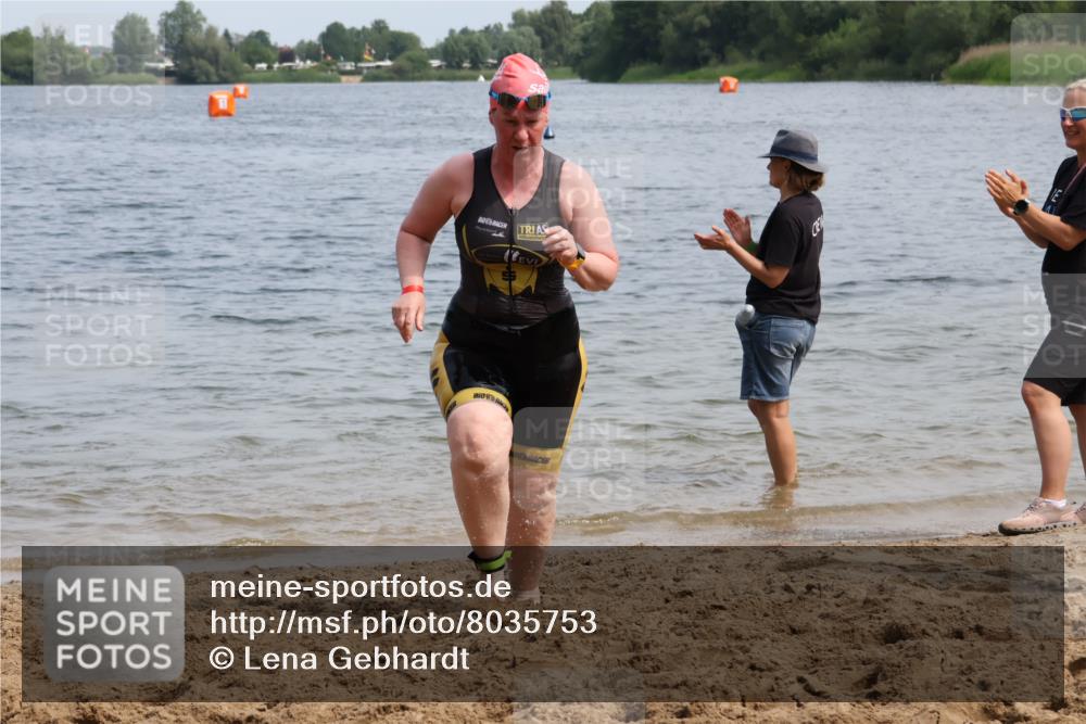 21.06.2025 - 27. Vierlanden-Triathlon Lena Gebhardt http://msf.ph/oto/8035753 15.06.2025 11:24:01 Schwimmen 903, 955, 959 meine-sportfotos.de
