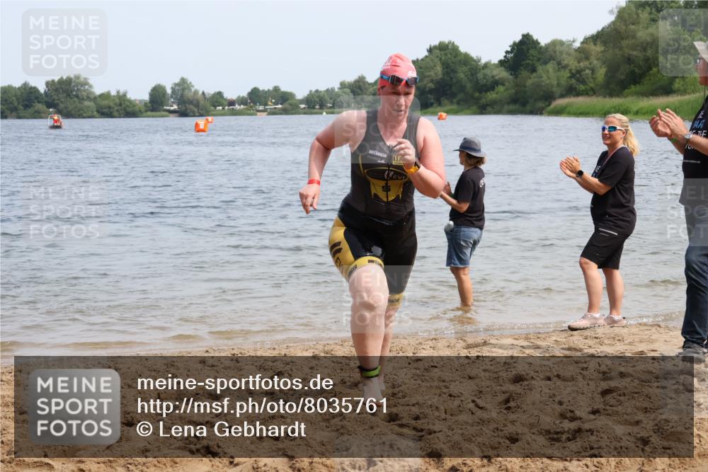 21.06.2025 - 27. Vierlanden-Triathlon Lena Gebhardt http://msf.ph/oto/8035761 15.06.2025 11:24:01 Schwimmen 903, 955, 959 meine-sportfotos.de