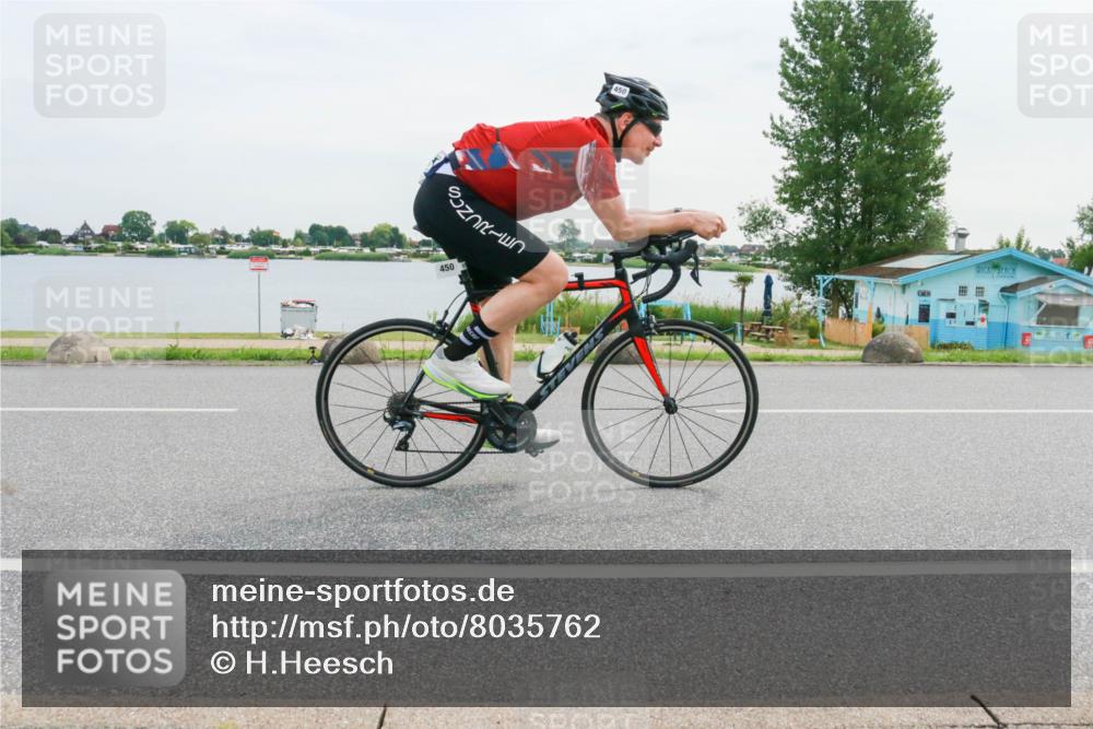 15.06.2025 - 27. Vierlanden-Triathlon H.Heesch http://msf.ph/oto/8035762 15.06.2025 10:45:47 Radfahren 450, 462 meine-sportfotos.de