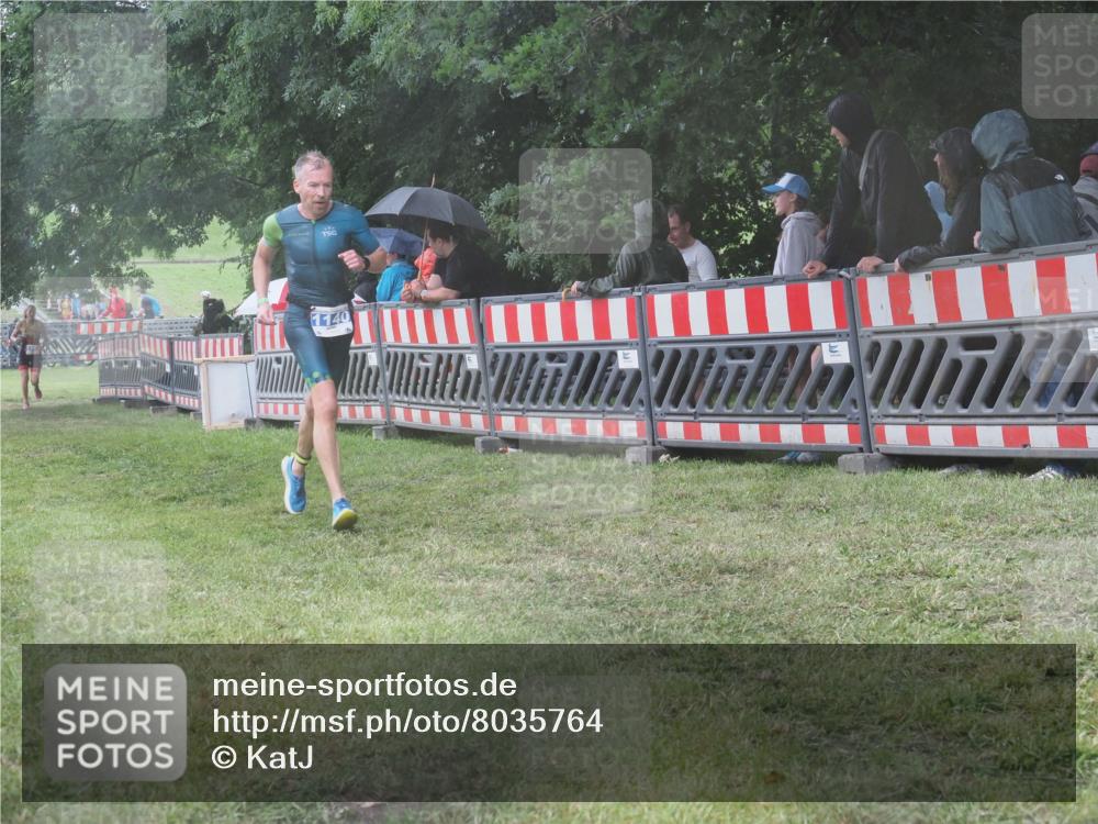 21.06.2025 - 27. Vierlanden-Triathlon KatJ http://msf.ph/oto/8035764 15.06.2025 13:52:40 Ziel 913, 1123, 1140 meine-sportfotos.de