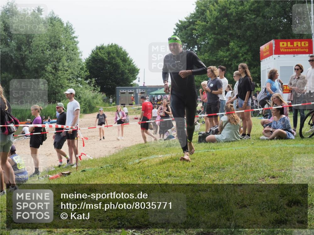 21.06.2025 - 27. Vierlanden-Triathlon KatJ http://msf.ph/oto/8035771 15.06.2025 11:20:37 Schwimmen 838, 969, 1400 meine-sportfotos.de
