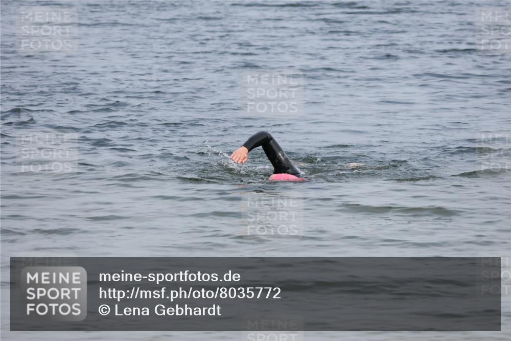 21.06.2025 - 27. Vierlanden-Triathlon Lena Gebhardt http://msf.ph/oto/8035772 15.06.2025 11:24:33 Schwimmen  meine-sportfotos.de