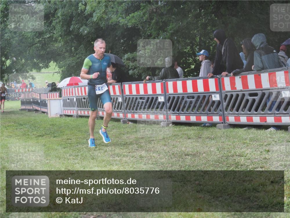 21.06.2025 - 27. Vierlanden-Triathlon KatJ http://msf.ph/oto/8035776 15.06.2025 13:52:40 Ziel 913, 1123, 1140 meine-sportfotos.de