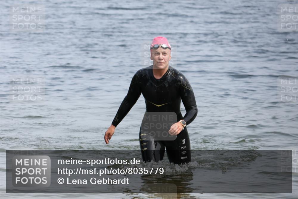 21.06.2025 - 27. Vierlanden-Triathlon Lena Gebhardt http://msf.ph/oto/8035779 15.06.2025 11:24:41 Schwimmen 935 meine-sportfotos.de
