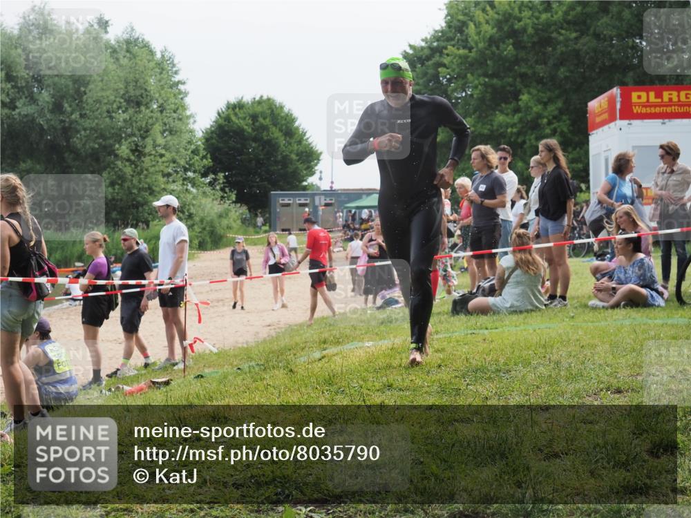 21.06.2025 - 27. Vierlanden-Triathlon KatJ http://msf.ph/oto/8035790 15.06.2025 11:20:38 Schwimmen 838, 969, 1400 meine-sportfotos.de