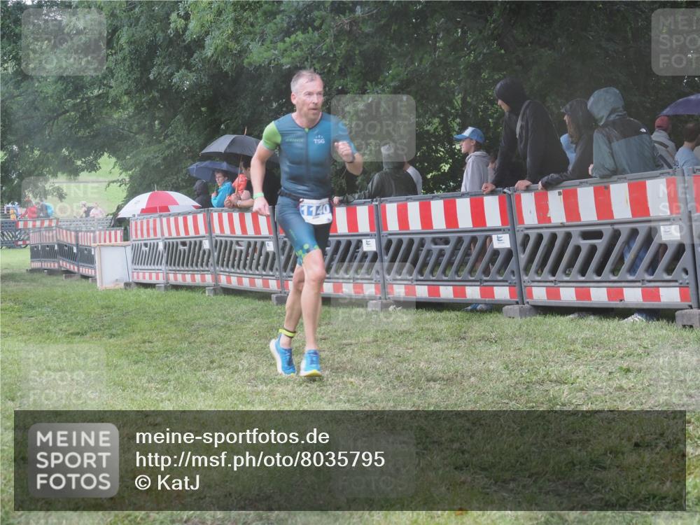 21.06.2025 - 27. Vierlanden-Triathlon KatJ http://msf.ph/oto/8035795 15.06.2025 13:52:41 Ziel 913, 1140 meine-sportfotos.de