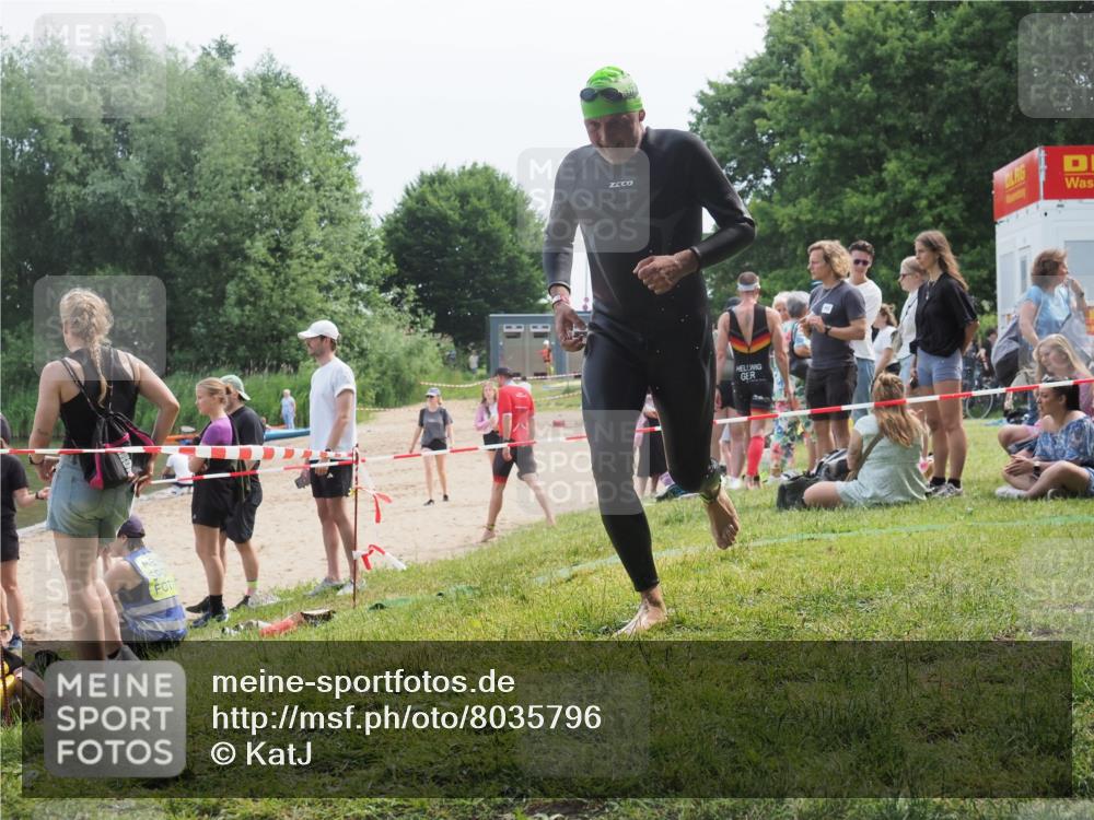 21.06.2025 - 27. Vierlanden-Triathlon KatJ http://msf.ph/oto/8035796 15.06.2025 11:20:38 Schwimmen 838, 969, 1400 meine-sportfotos.de