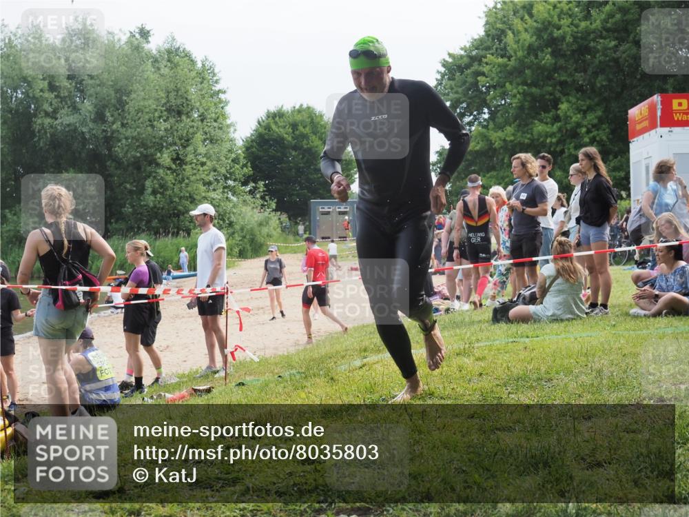 21.06.2025 - 27. Vierlanden-Triathlon KatJ http://msf.ph/oto/8035803 15.06.2025 11:20:38 Schwimmen 838, 969, 1400 meine-sportfotos.de