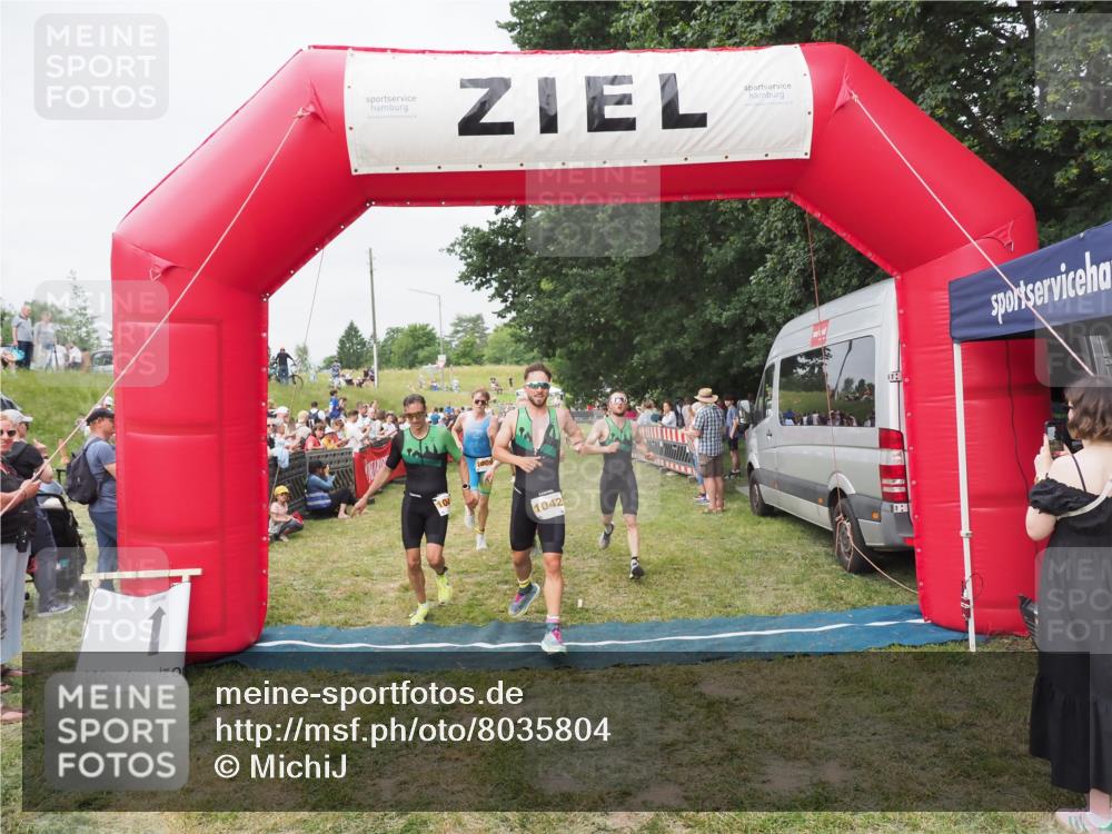 21.06.2025 - 27. Vierlanden-Triathlon MichiJ http://msf.ph/oto/8035804 15.06.2026 13:02:18 Ziel 755, 1009, 1039, 1041, 1042, 1043 meine-sportfotos.de
