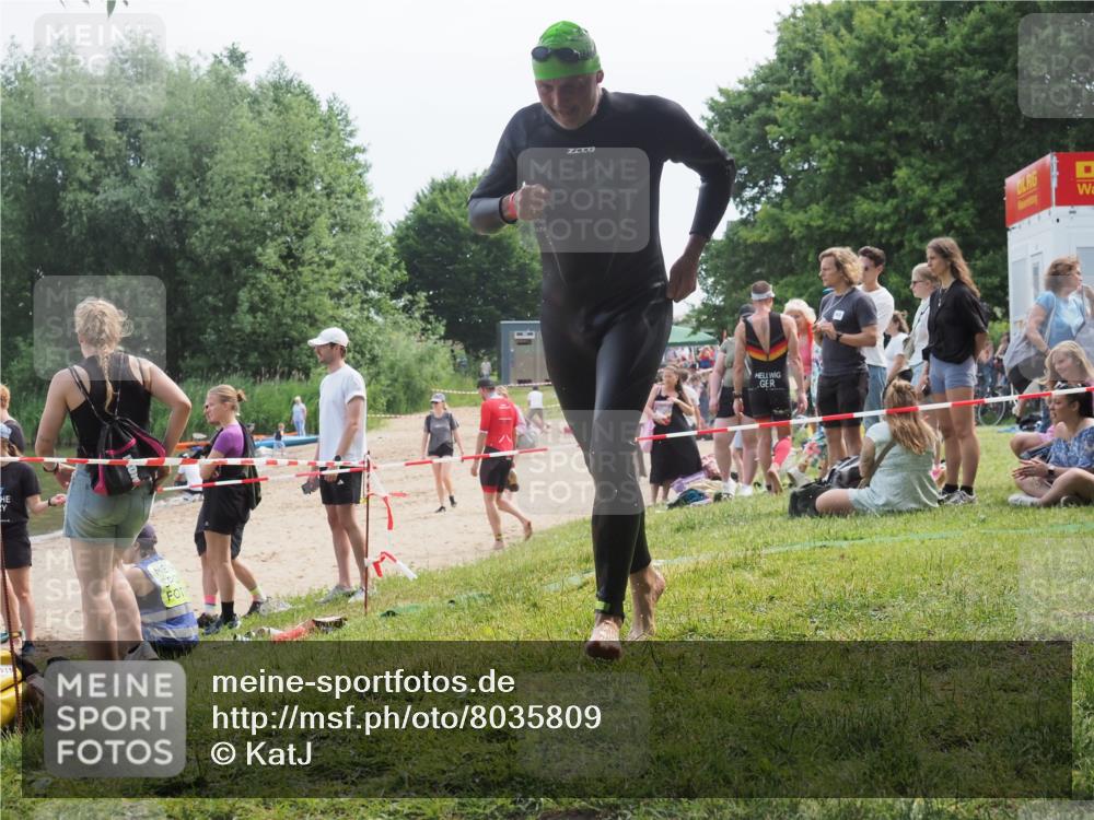 21.06.2025 - 27. Vierlanden-Triathlon KatJ http://msf.ph/oto/8035809 15.06.2025 11:20:38 Schwimmen 838, 969, 1400 meine-sportfotos.de