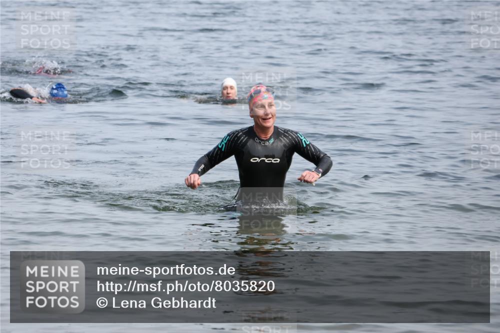 21.06.2025 - 27. Vierlanden-Triathlon Lena Gebhardt http://msf.ph/oto/8035820 15.06.2025 11:26:36 Schwimmen  meine-sportfotos.de