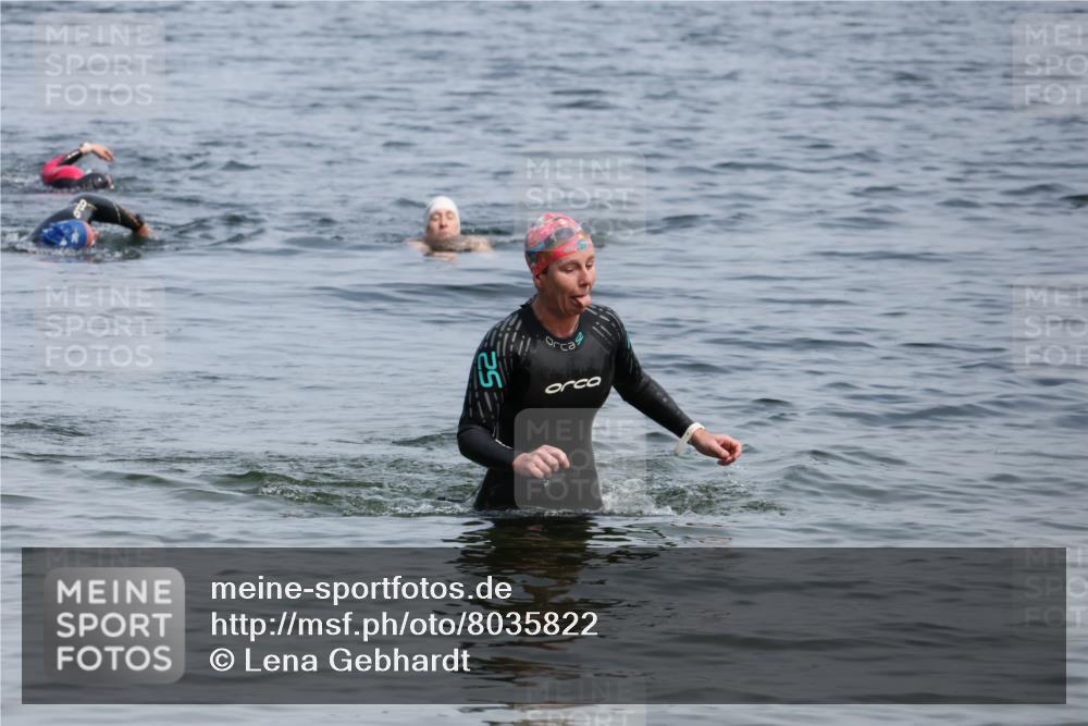 21.06.2025 - 27. Vierlanden-Triathlon Lena Gebhardt http://msf.ph/oto/8035822 15.06.2025 11:26:37 Schwimmen  meine-sportfotos.de