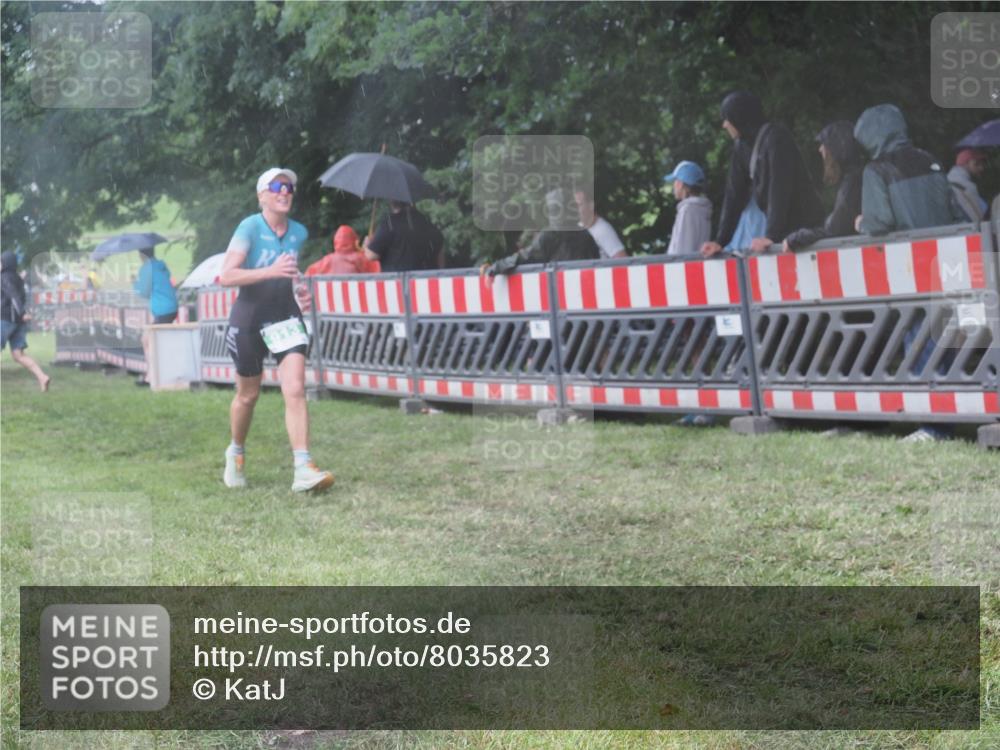21.06.2025 - 27. Vierlanden-Triathlon KatJ http://msf.ph/oto/8035823 15.06.2025 13:52:45 Ziel 913 meine-sportfotos.de