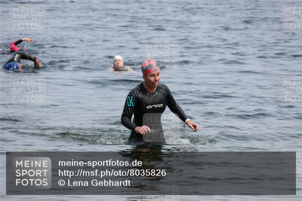 21.06.2025 - 27. Vierlanden-Triathlon Lena Gebhardt http://msf.ph/oto/8035826 15.06.2025 11:26:37 Schwimmen  meine-sportfotos.de