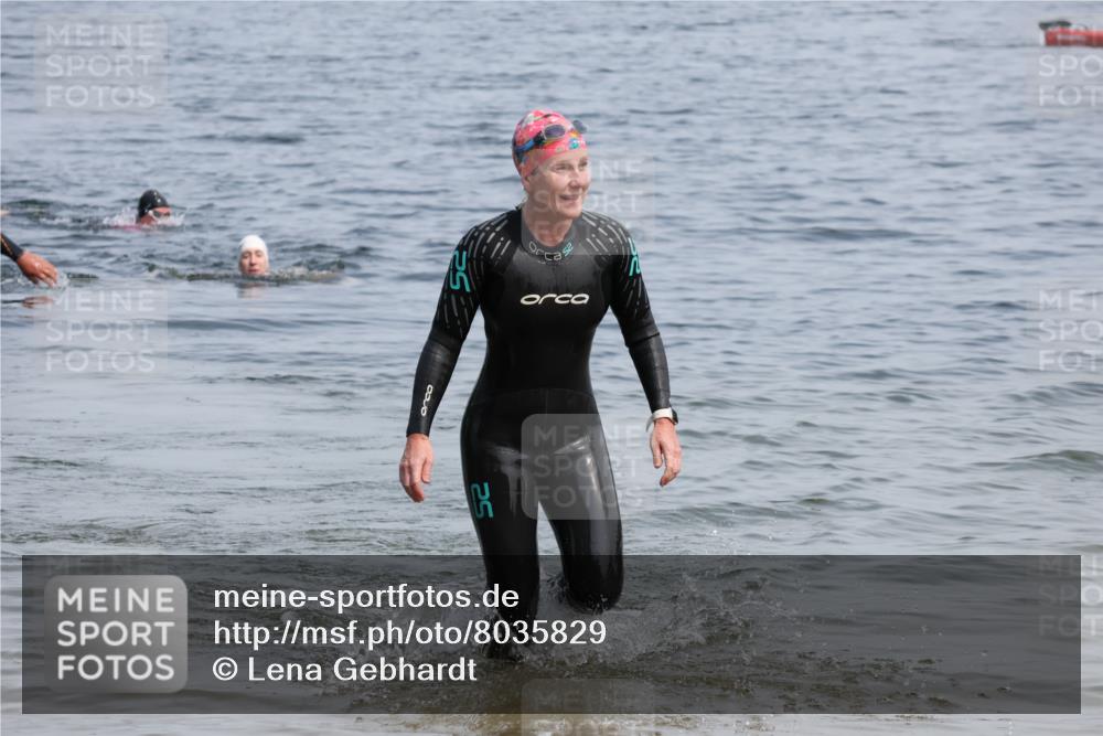 21.06.2025 - 27. Vierlanden-Triathlon Lena Gebhardt http://msf.ph/oto/8035829 15.06.2025 11:26:42 Schwimmen 900 meine-sportfotos.de