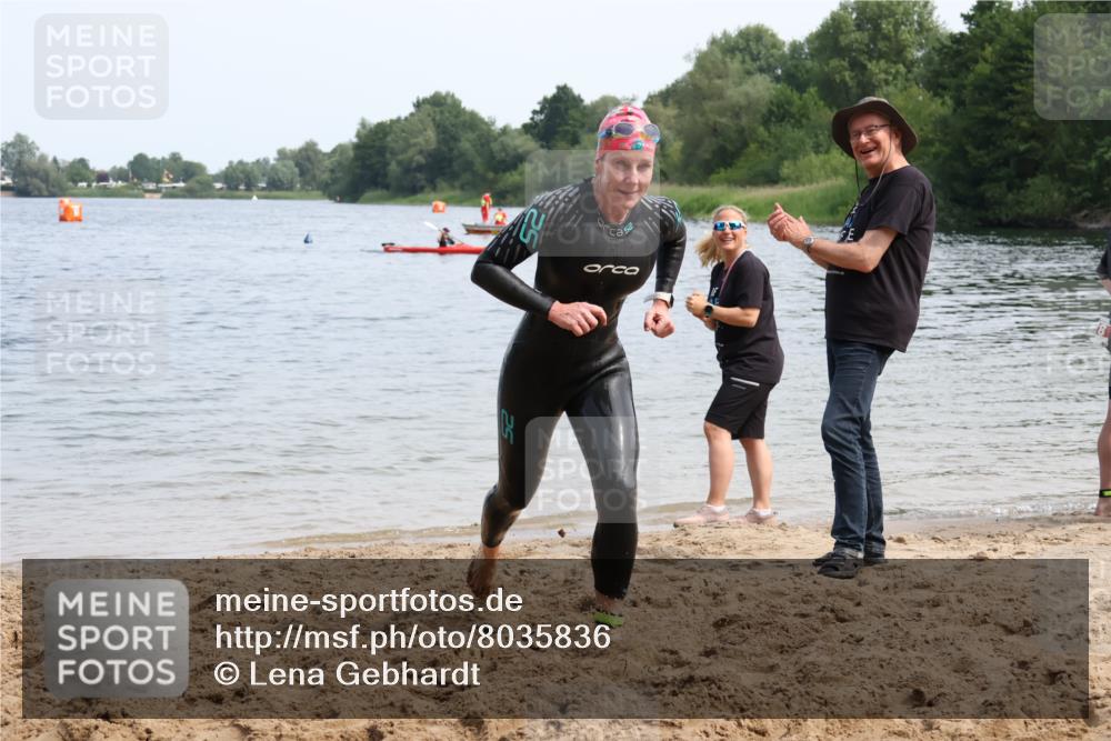 21.06.2025 - 27. Vierlanden-Triathlon Lena Gebhardt http://msf.ph/oto/8035836 15.06.2025 11:26:48 Schwimmen 900 meine-sportfotos.de
