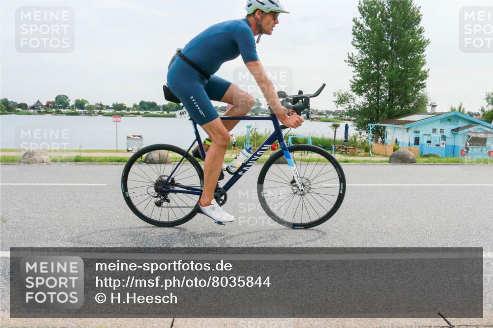 15.06.2025 - 27. Vierlanden-Triathlon H.Heesch http://msf.ph/oto/8035844 15.06.2025 10:46:47 Radfahren 441 meine-sportfotos.de
