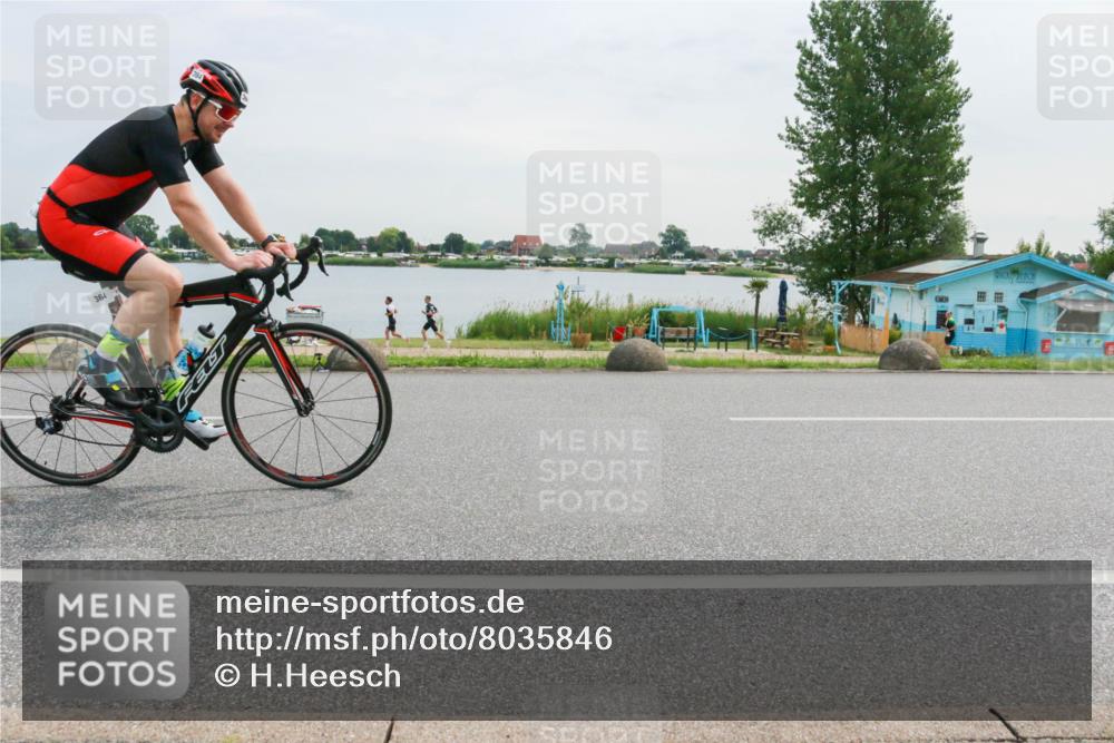 15.06.2025 - 27. Vierlanden-Triathlon H.Heesch http://msf.ph/oto/8035846 15.06.2025 10:46:54 Radfahren 315, 325, 364 meine-sportfotos.de