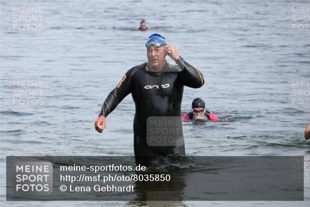 21.06.2025 - 27. Vierlanden-Triathlon Lena Gebhardt http://msf.ph/oto/8035850 15.06.2025 11:26:54 Schwimmen 900 meine-sportfotos.de