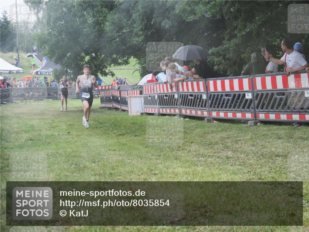 21.06.2025 - 27. Vierlanden-Triathlon KatJ http://msf.ph/oto/8035854 15.06.2025 13:53:01 Ziel 48, 1128, 1130, 1161 meine-sportfotos.de