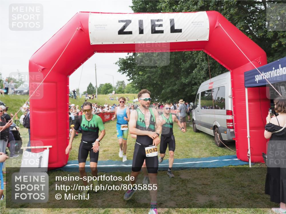 21.06.2025 - 27. Vierlanden-Triathlon MichiJ http://msf.ph/oto/8035855 15.06.2026 13:02:19 Ziel 755, 1009, 1039, 1041, 1042, 1043 meine-sportfotos.de