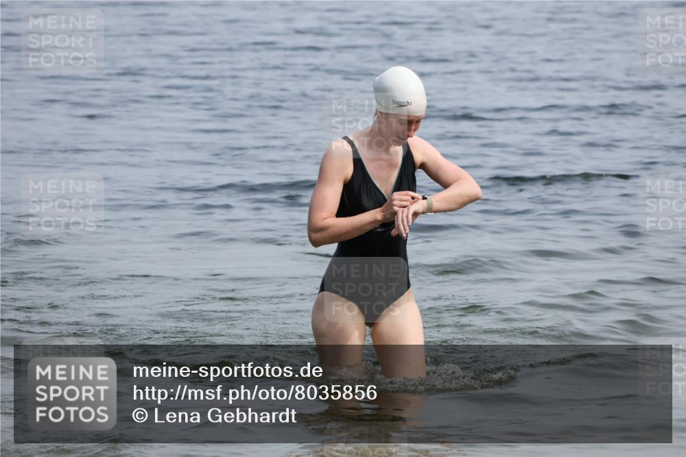 21.06.2025 - 27. Vierlanden-Triathlon Lena Gebhardt http://msf.ph/oto/8035856 15.06.2025 11:27:00 Schwimmen 961 meine-sportfotos.de