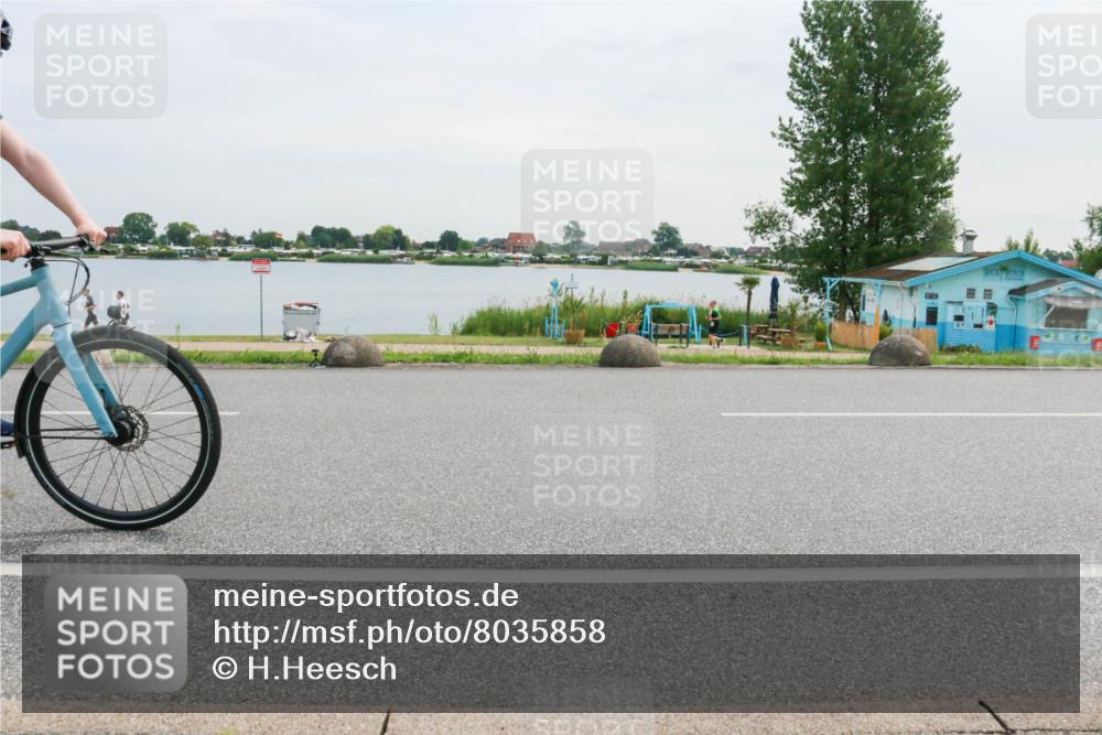 15.06.2025 - 27. Vierlanden-Triathlon H.Heesch http://msf.ph/oto/8035858 15.06.2025 10:46:57 Radfahren 315, 325, 364, 455 meine-sportfotos.de
