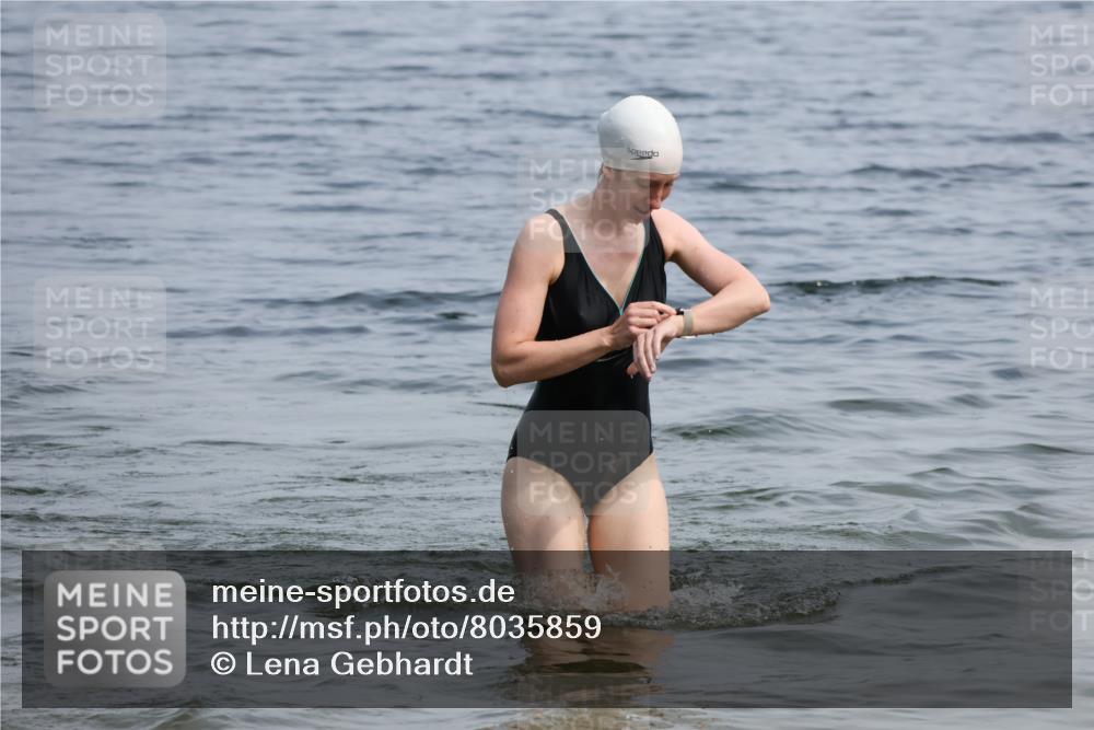 21.06.2025 - 27. Vierlanden-Triathlon Lena Gebhardt http://msf.ph/oto/8035859 15.06.2025 11:27:00 Schwimmen 961 meine-sportfotos.de