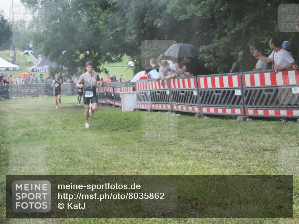 21.06.2025 - 27. Vierlanden-Triathlon KatJ http://msf.ph/oto/8035862 15.06.2025 13:53:02 Ziel 48, 1128, 1130, 1161 meine-sportfotos.de