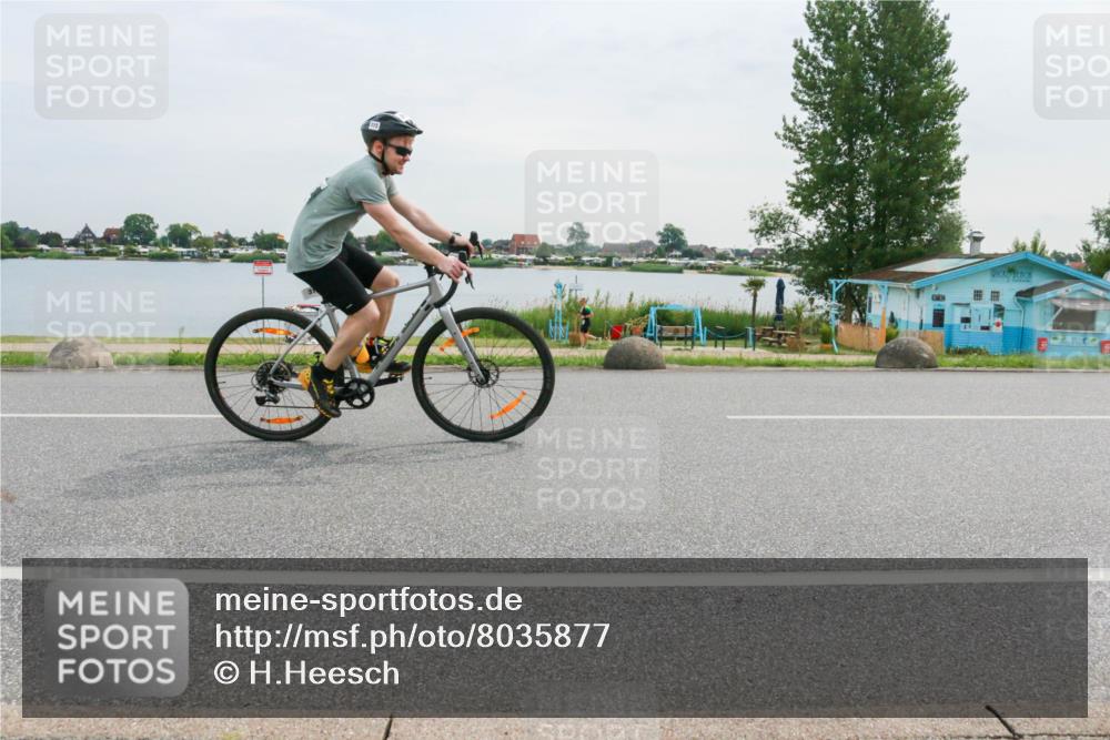 15.06.2025 - 27. Vierlanden-Triathlon H.Heesch http://msf.ph/oto/8035877 15.06.2025 10:46:58 Radfahren 315, 325, 364, 455 meine-sportfotos.de